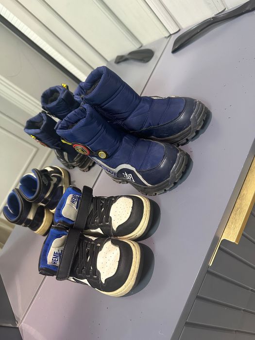 Сапоги и кроссовка для мальчика