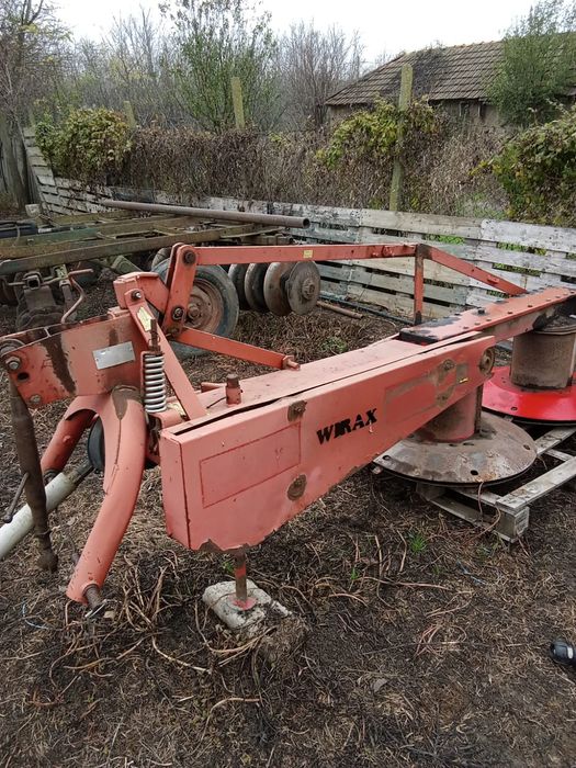 Vând presă baloti , cositoare , disc ,met