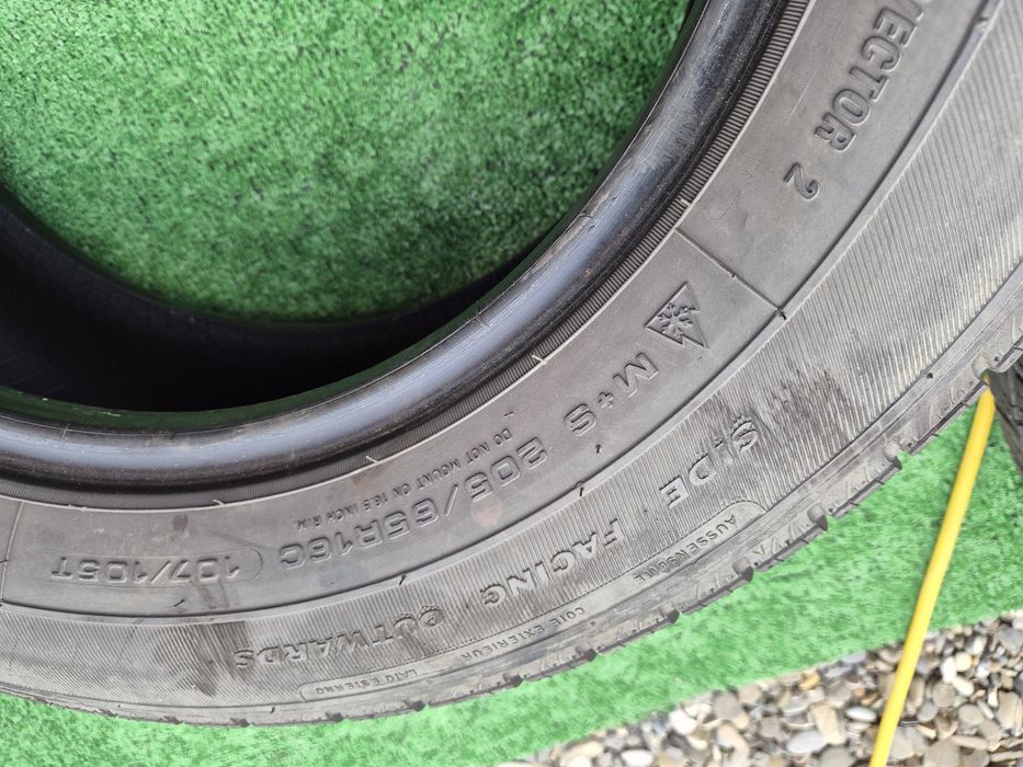 Vând cauciucuri 205/65/16 C M+S  //Goodyear// set complet
