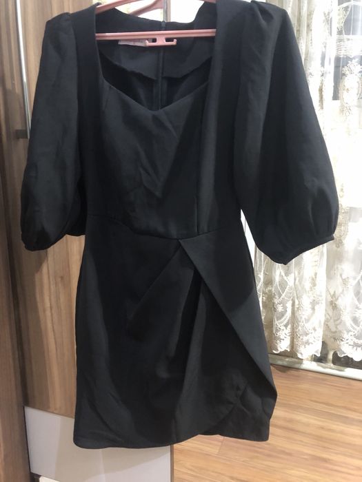 Есть много платье