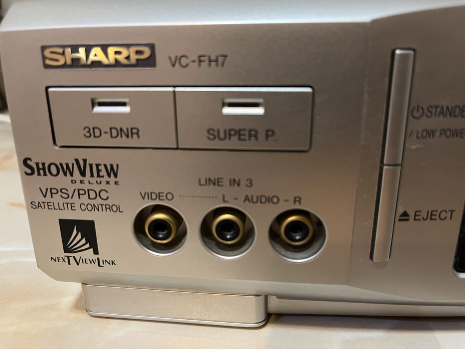 Videorecorder de top Sharp VC-FH7 pentru vizionat filme