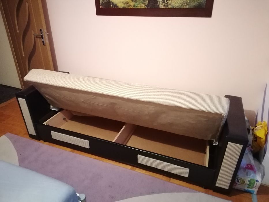 Canapea extensibila cu lada