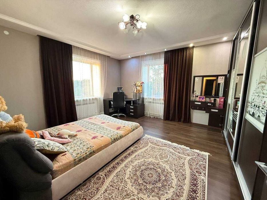 Продается  коттедж в центре города. Можно под коммерцию