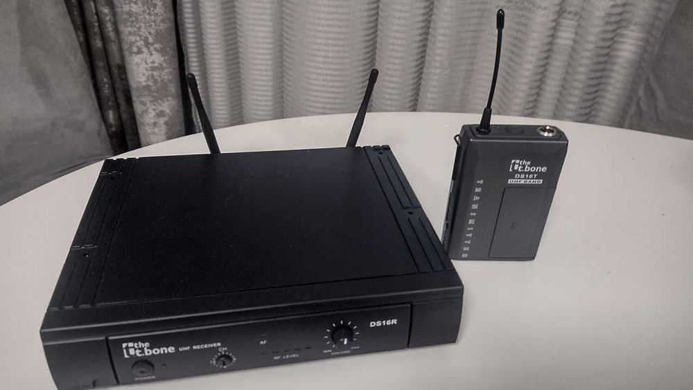 Microfon wireless tip headset pentru speakeri conferințe sau MC