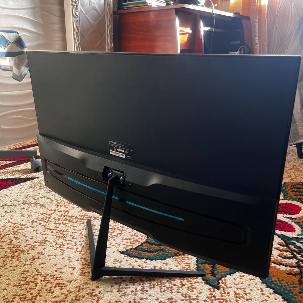 XTECH manitor 32tali