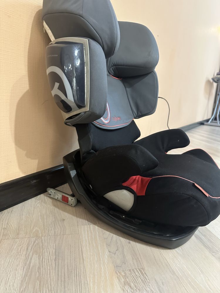 Автокресло Cybex со столиком с 9 месяцев. Isofix на базе.