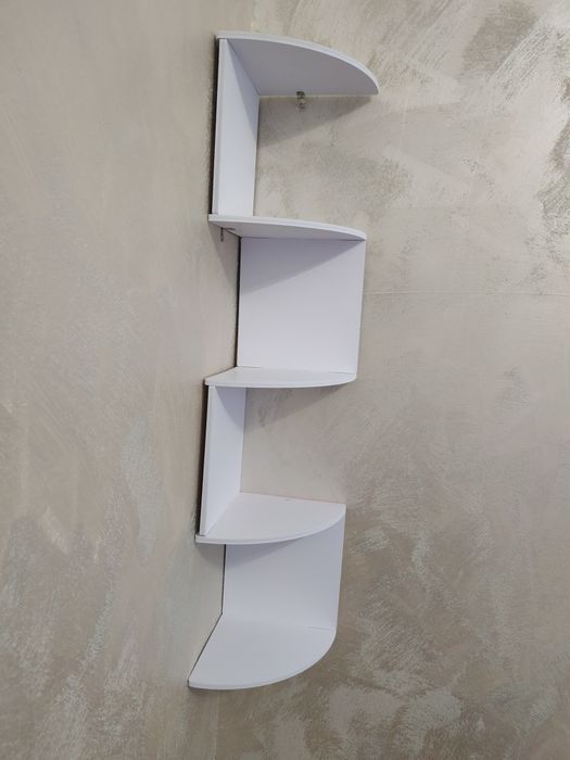 Продавам нова стенна етажерка PVC