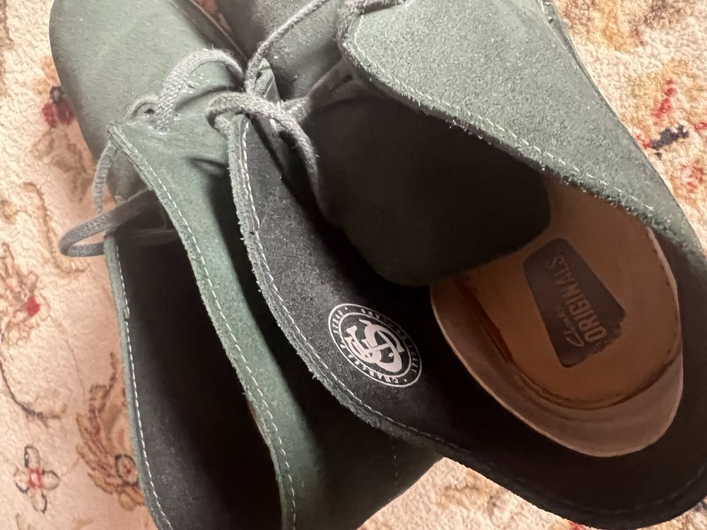 Продавам обувки Clarks desert suede тъмно зелени