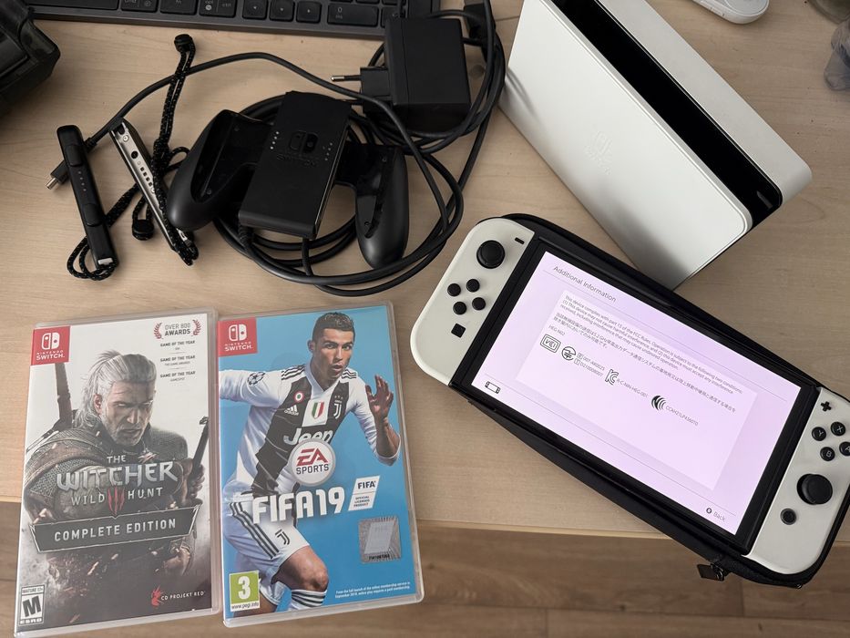 Nintendo Switch OLED + 2 jocuri