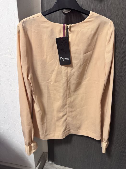 Нова дамска блуза с дълъг ръкав.