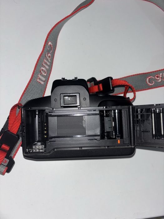 Canon EOS 750- aparat foto pe film 35mm, body only, vintage SRL Canon