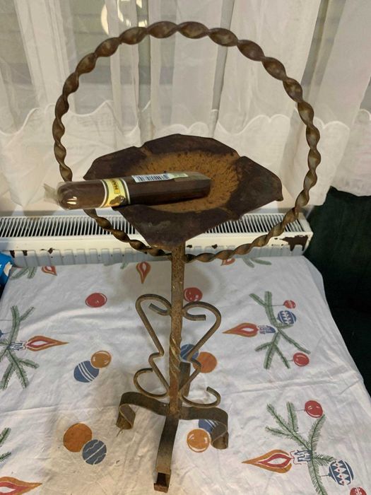 Scrumiera din fier forjat