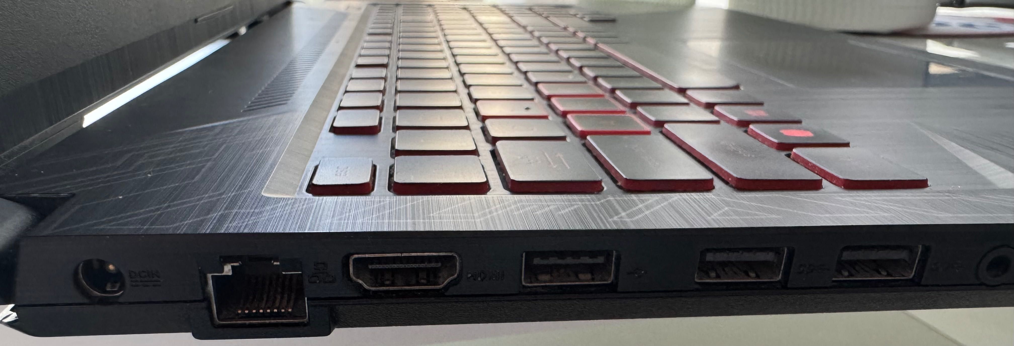 Laptop Gaming ASUS – i5-8300H, 16GB RAM, SSD 1TB, GTX 1060