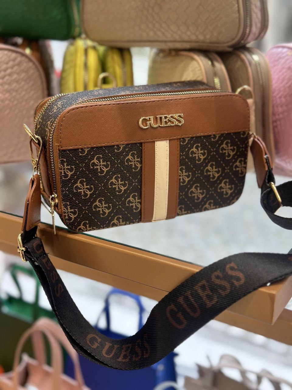 Gentute superbe Guess