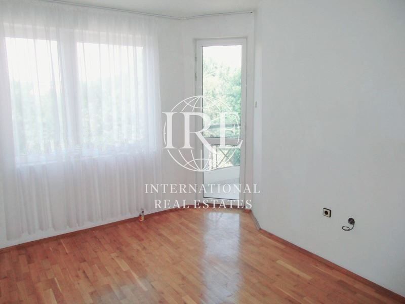 Продава се Четиристаен апартамент в Варна, Аспарухово - 108 кв.м за 1574 €/кв.м - Снимка #10