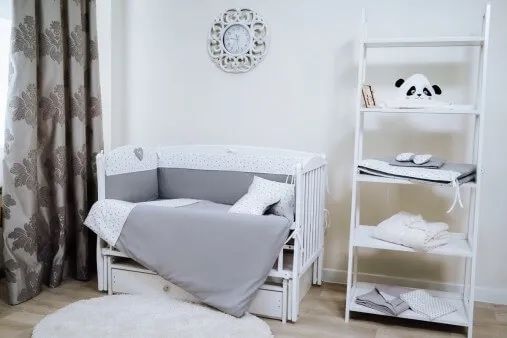 Patut Kuzya Anghelina Ivory pe balansoar cu sertar