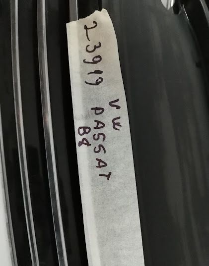 Оригинална централна решетка за радиатор Фолксваген / Volkswagen Passa
