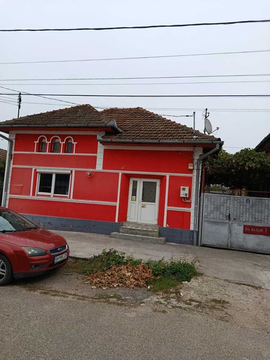 spatiu comercial si  separat in curte casa de locuit
