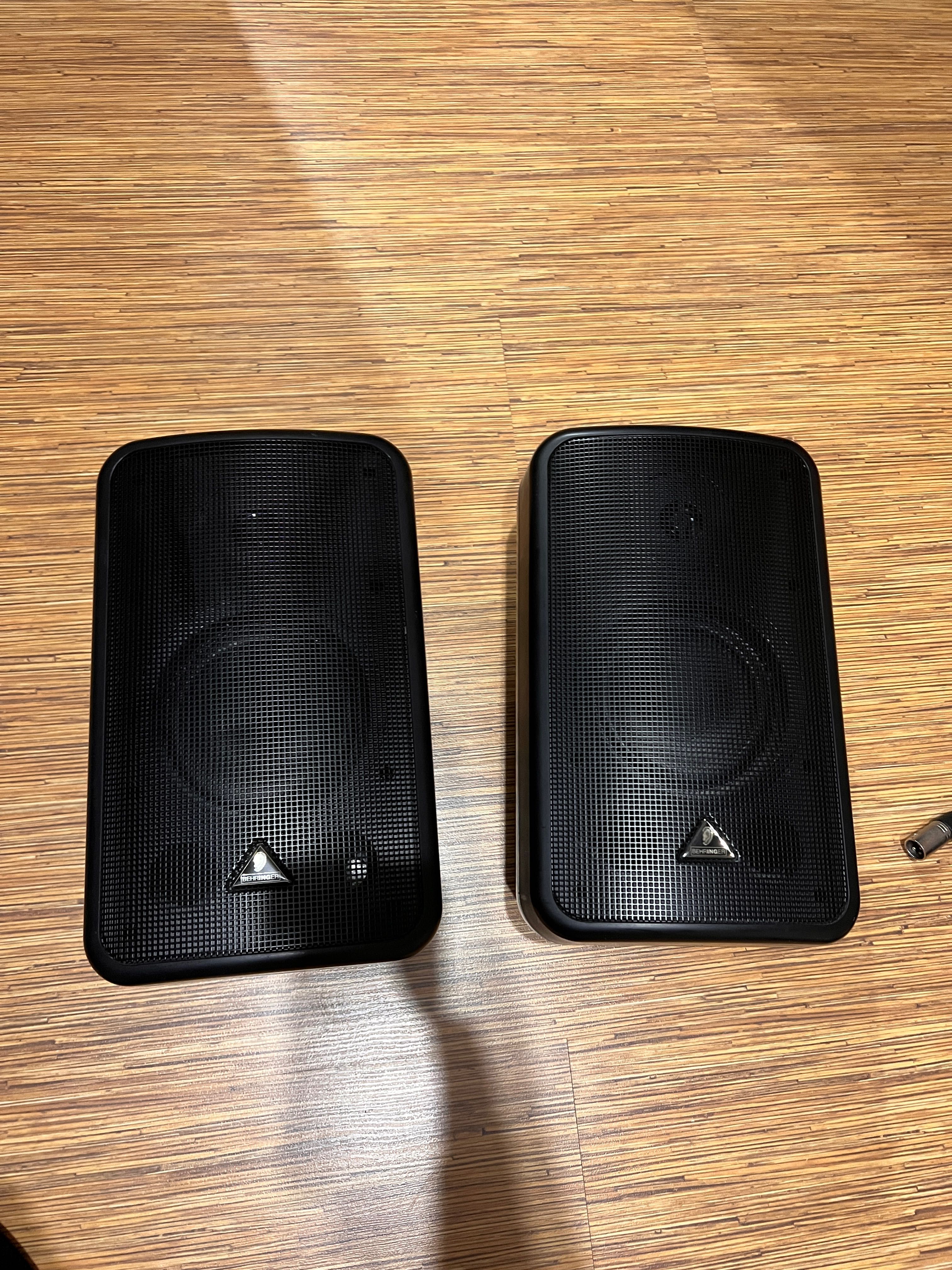 Тонколони Behringer CE500A