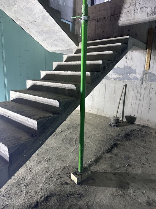 Монолитный стойка, дамкрат