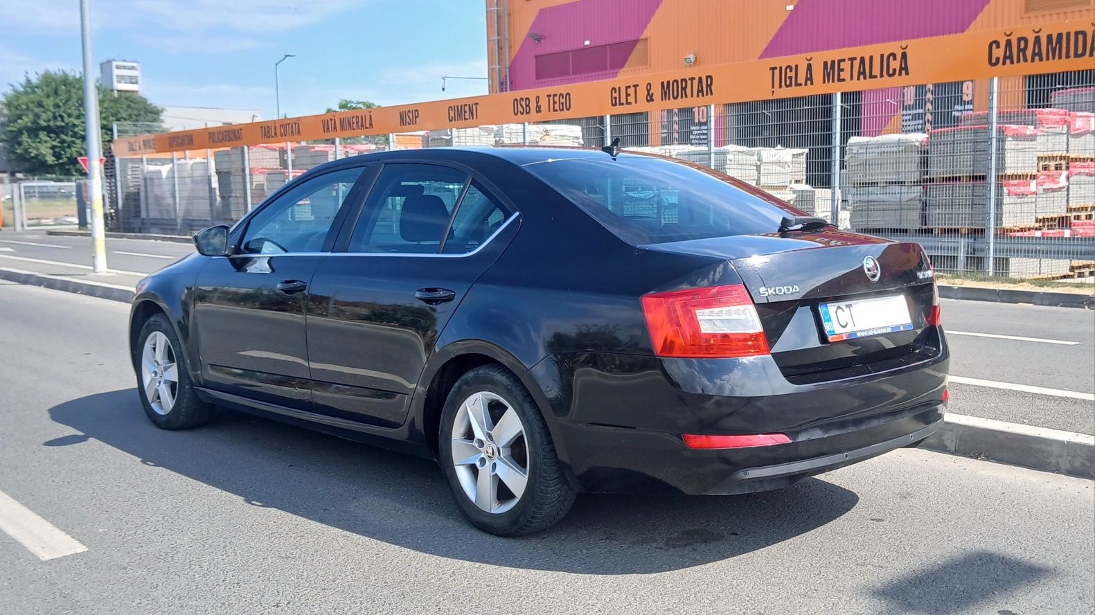 Vând Octavia 1.6tdi