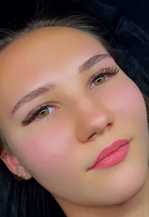 Наращивание  ресниц район Трц Максима