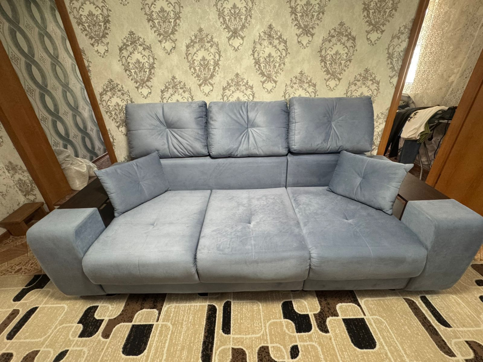 Продам шикарный диван Куплен в Евромебель