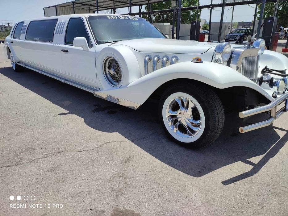 Ретро Лимузина Lincoln Towncar