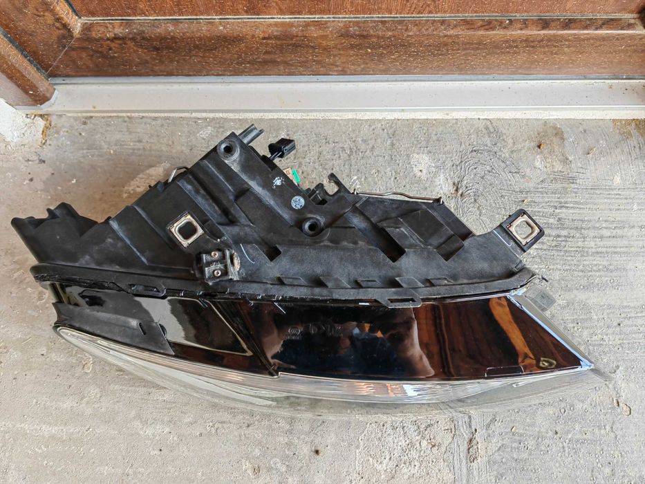 Фар Audi Q5 Bi-Xenon LED  десен / Фар Ауди Кю5 ксенон Оригинален