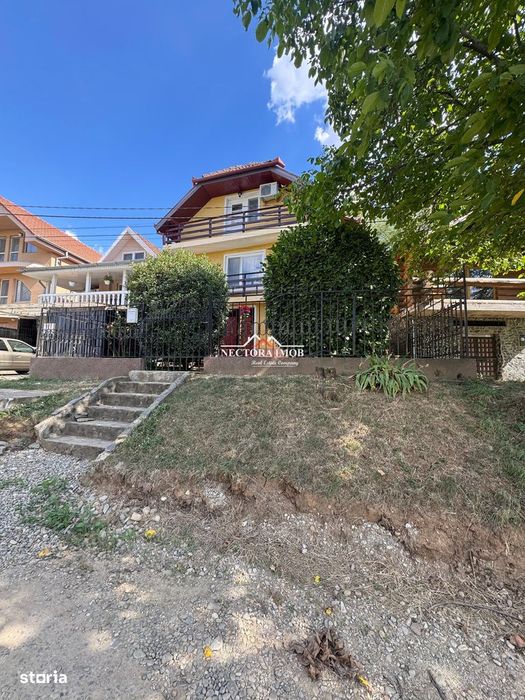 NECTORA IMOB-Casa cu etaj, mobilata, utilata, Episcopia, cu livada