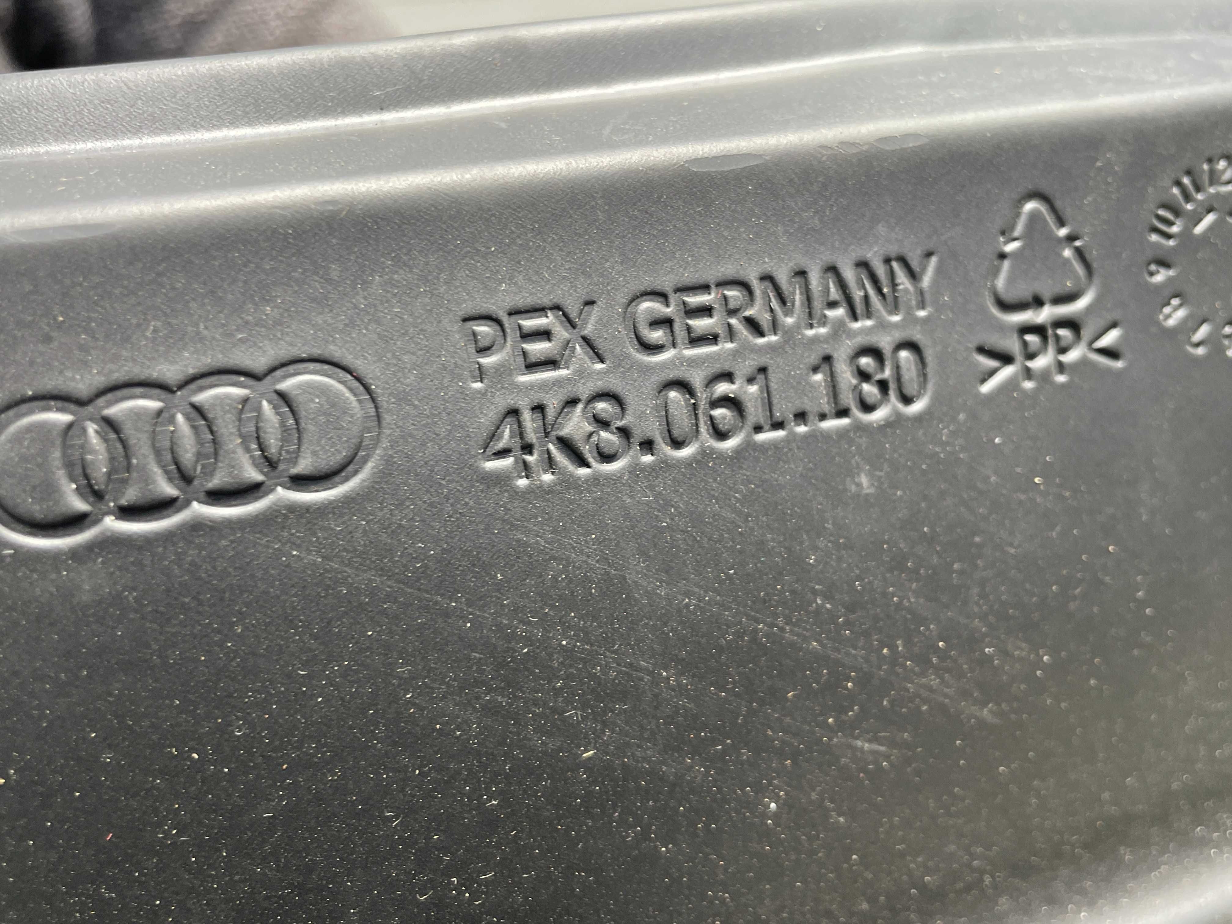 tavita portbagaj originala Audi A7 4K cod 4K8061180