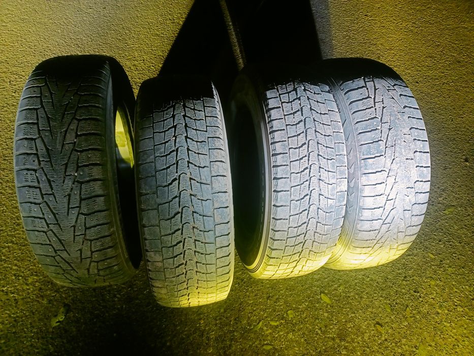 Шины зимние ,комплект