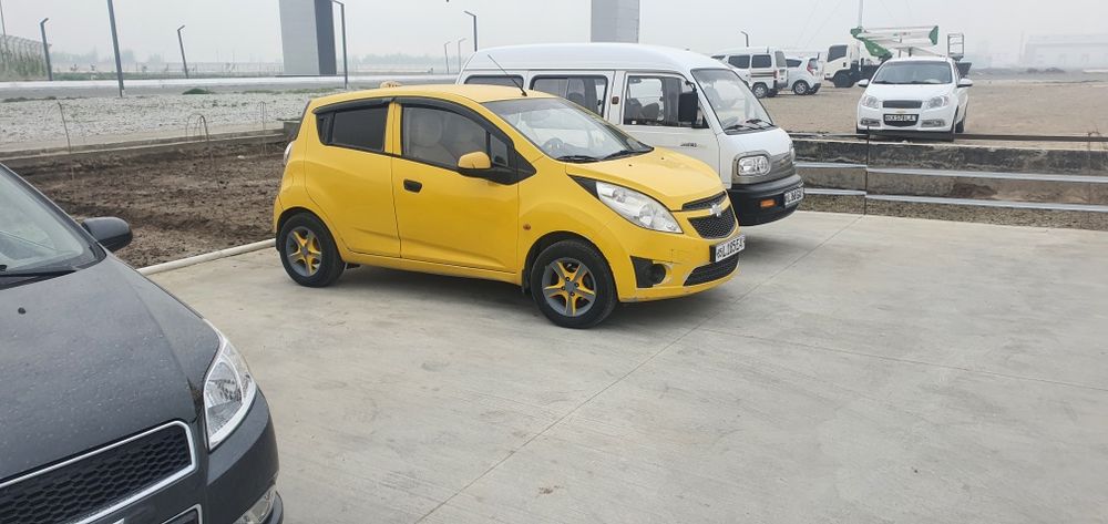 Спарк 2011 срочно сотилади