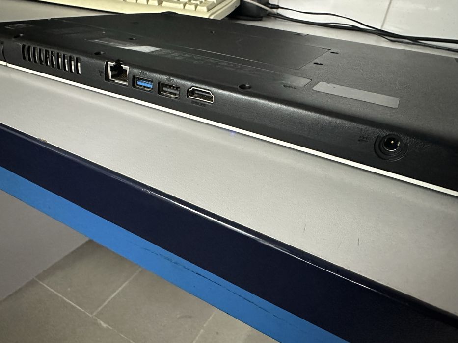 Laptop acer aspire es1-533