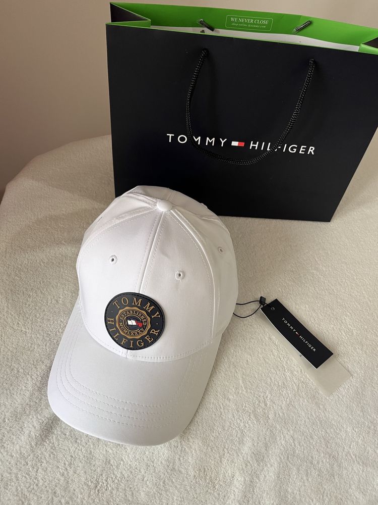 Кепка от Tommy hilfiger