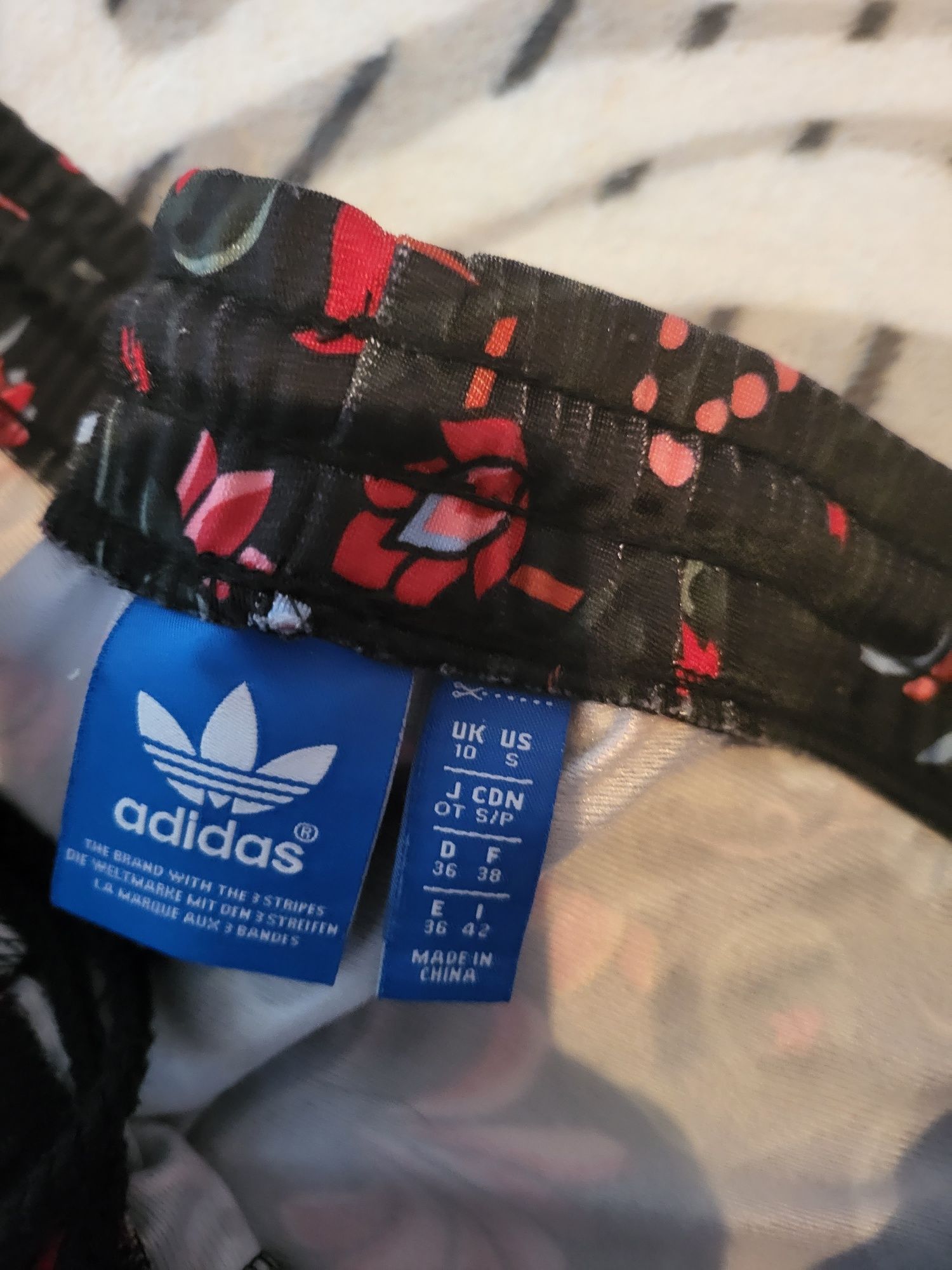 Долнища ADIDAS  нови