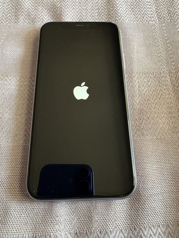Продавам Iphone 11