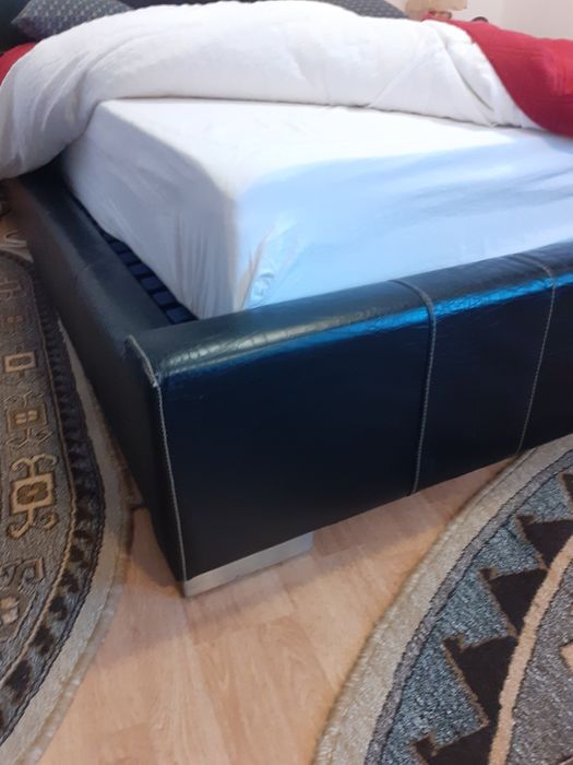 Pat dimensiunea 140/200  din piele