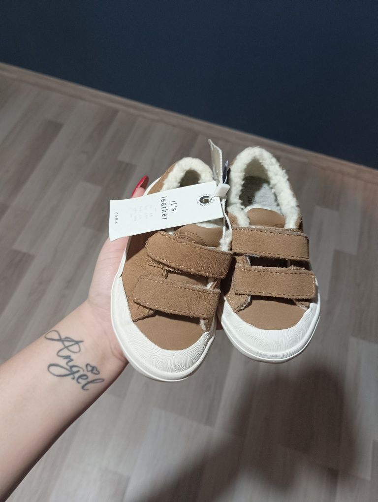 Чисто нови детски обувки за момченце на zara 22-ри номер