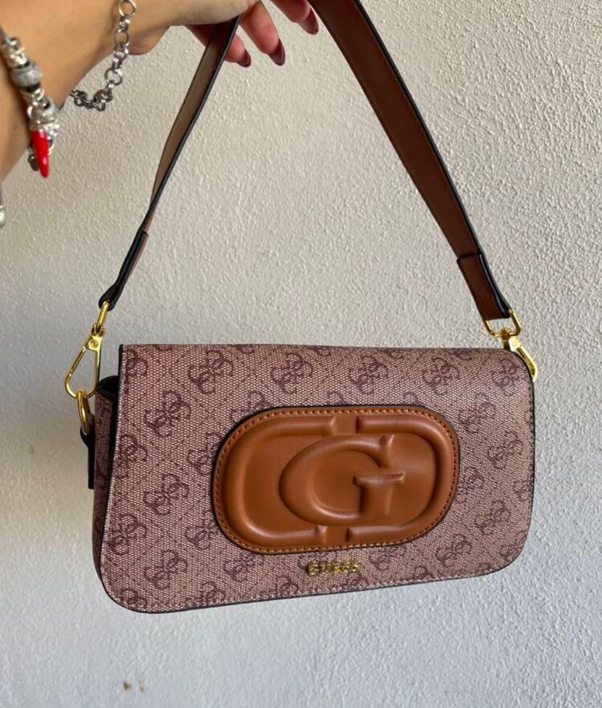 Дамска чанта Guess