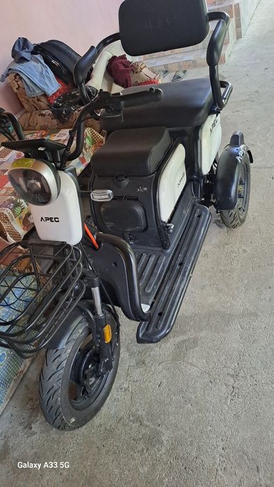 Vând triciclu electric nou