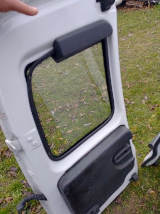 Vând uși spate Opel Combo an 2004