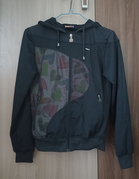 продам костюмы спортивные женские