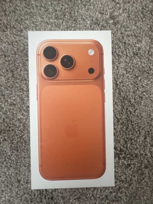 Iphone 17 pro, был куплен в официальном магазине Apple, чек имеется