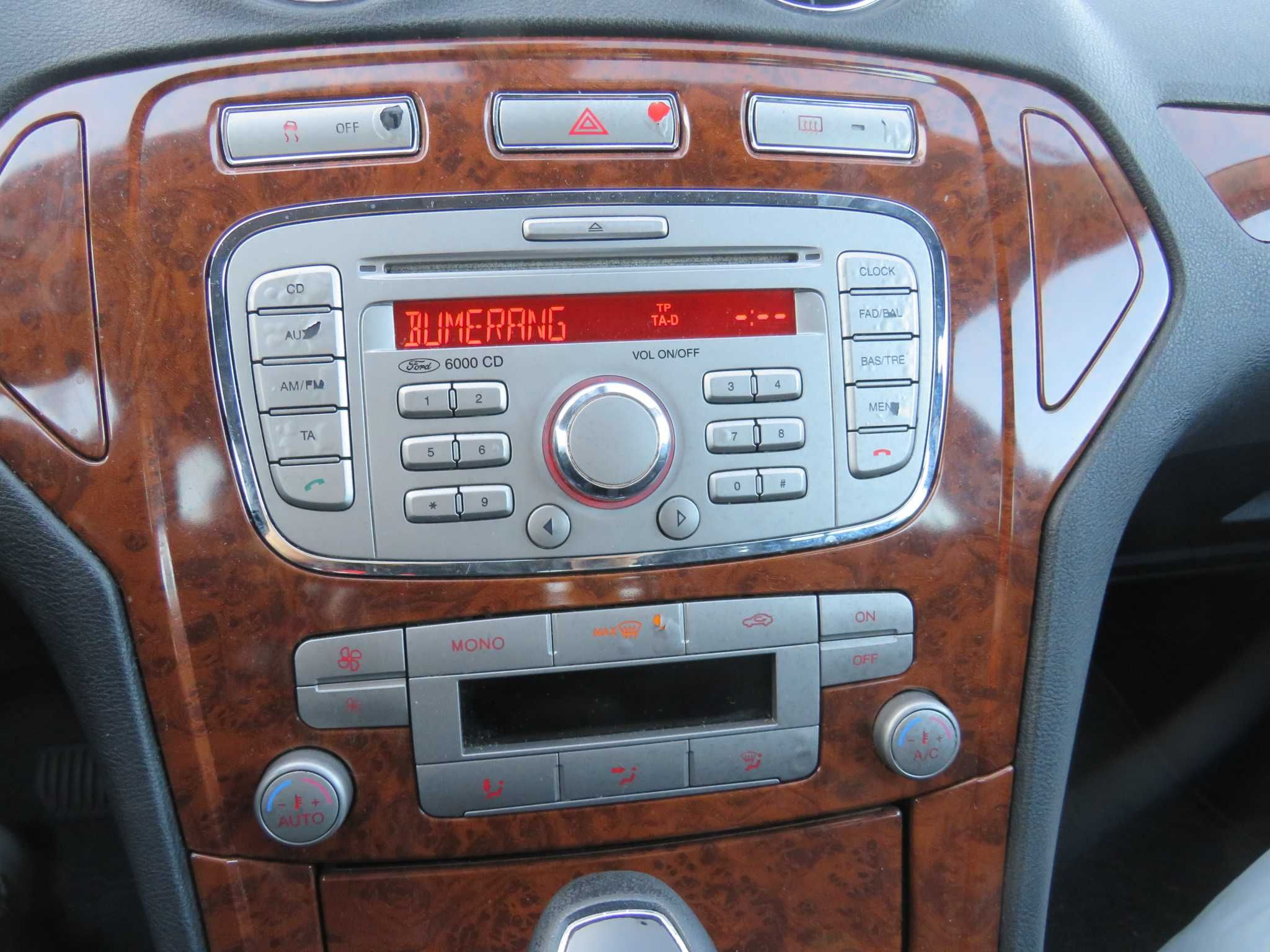 форд мондео 2007,  автоматик , широк с голям багажник.