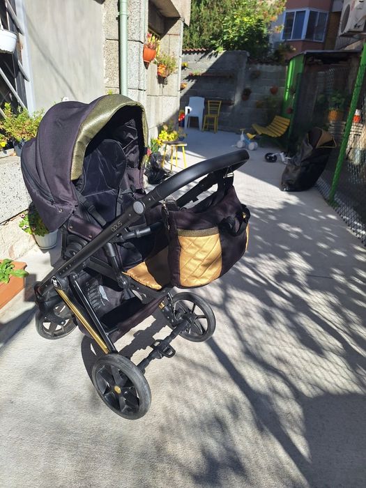Бебешка  количка черно и златно