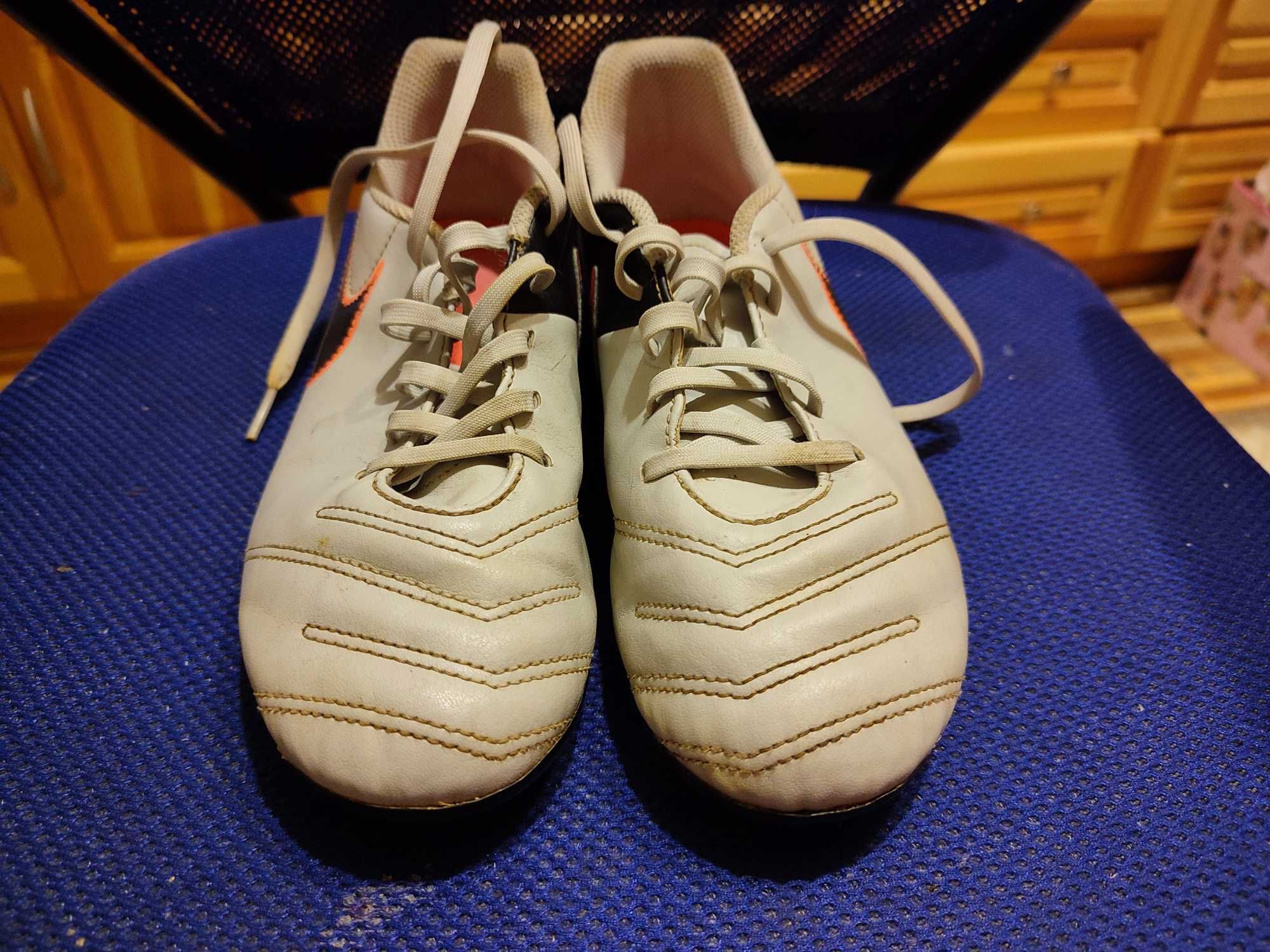 Футболни обувки 38.8 uk5.5