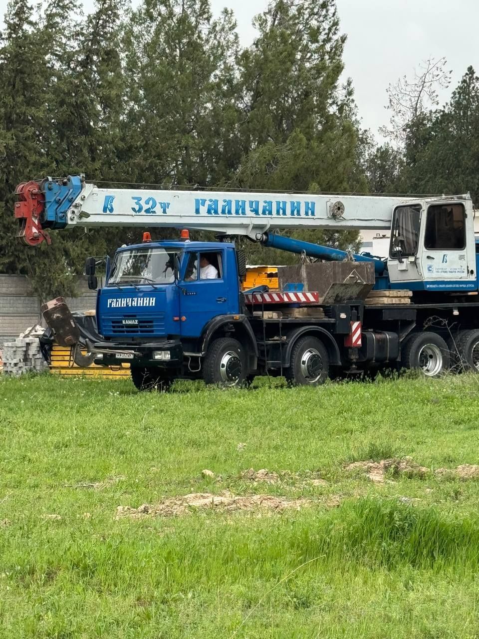 Avtokran sotiladi