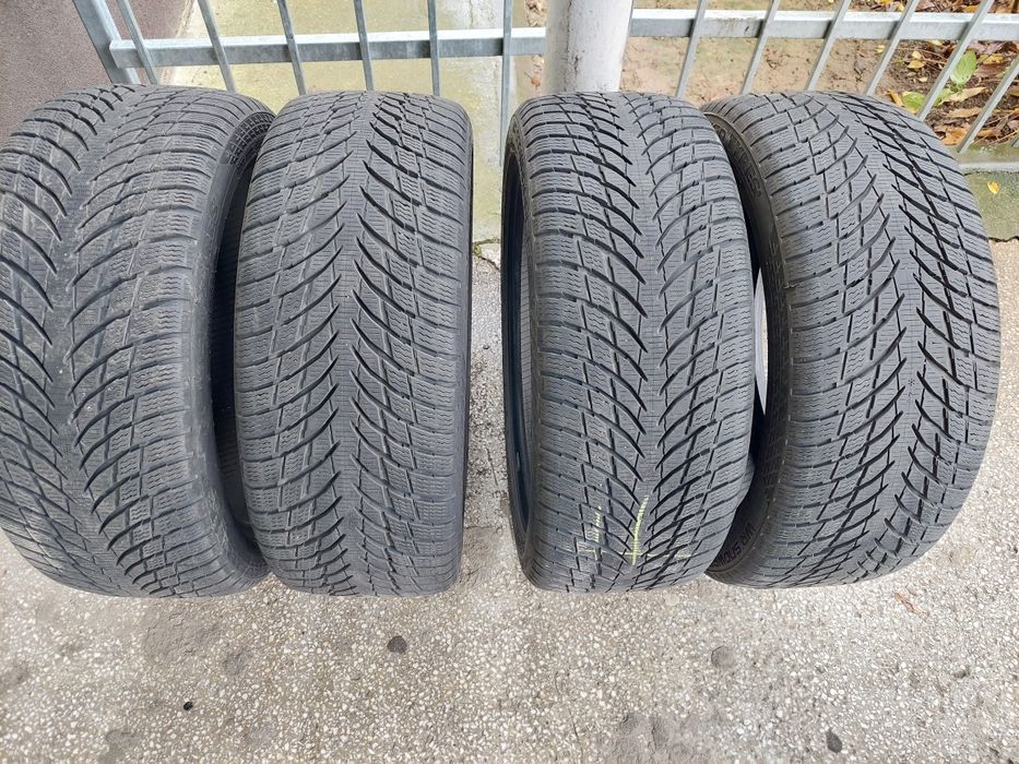 Vand anvelope Nokian de iarna 215/45/18
