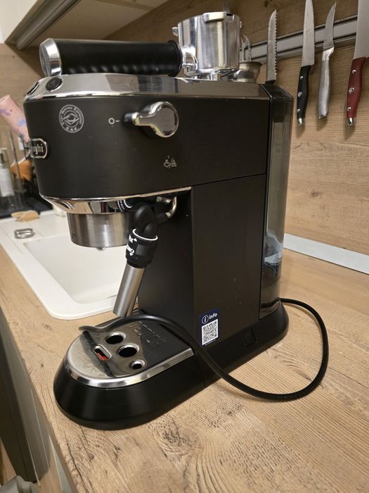 Кафемашина Delonghi Dedica EC685R